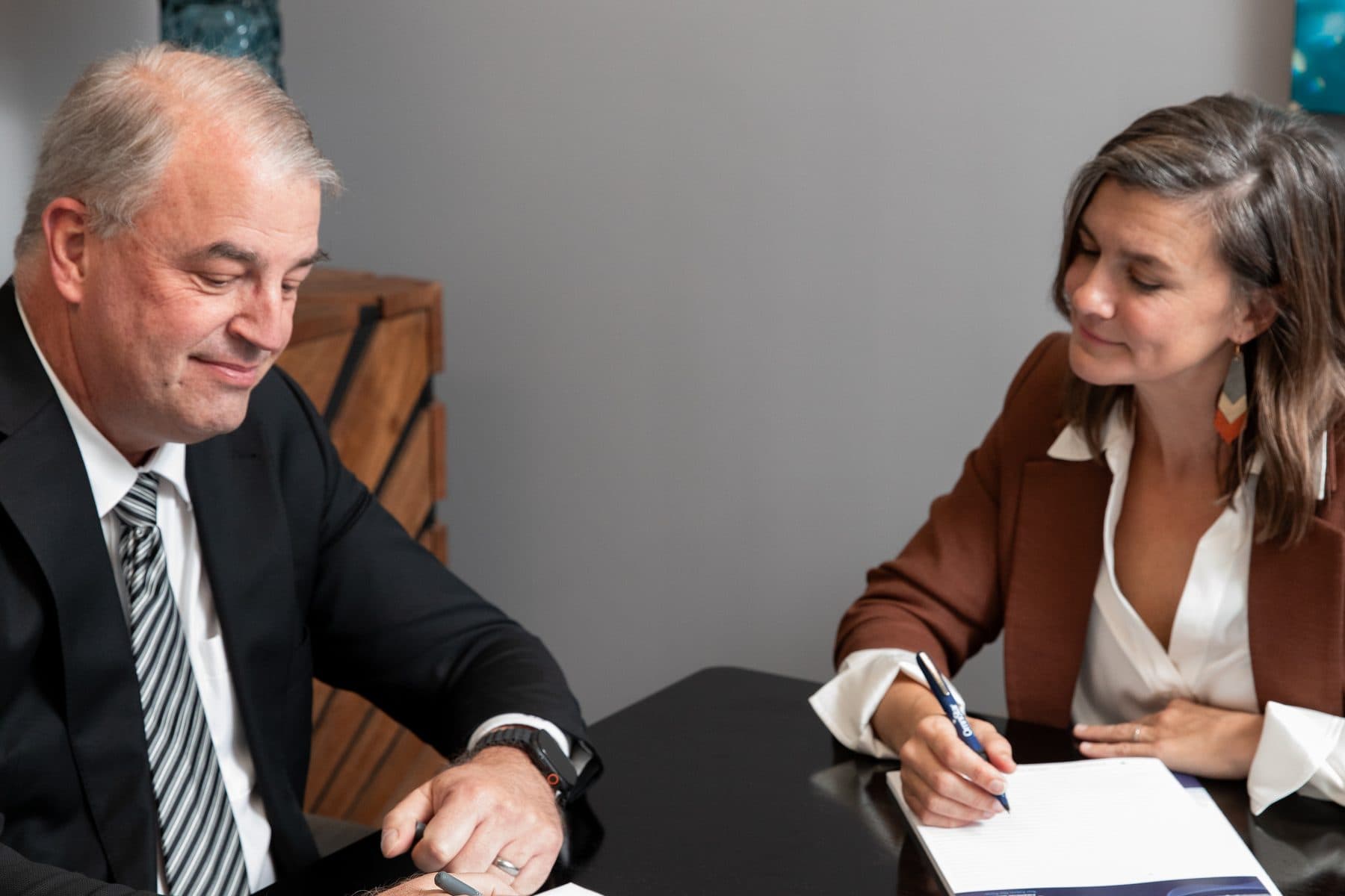 An OmniStar advisor and a client working through paperwork together